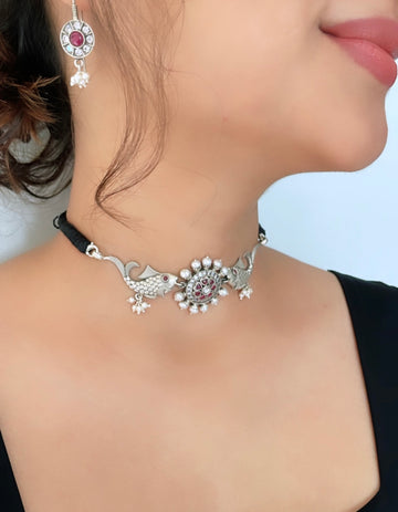 92.5 Silver Dazzling Fish Choker with Earrings